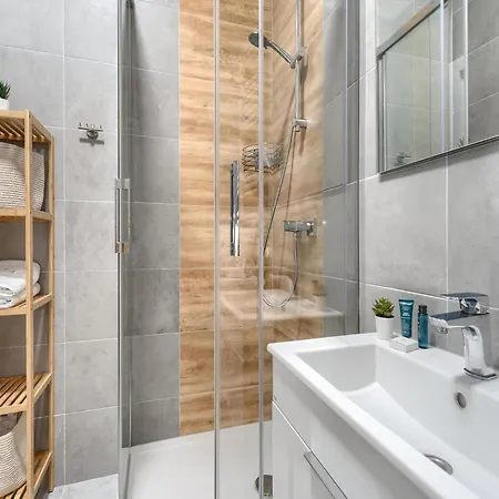 In Near Sandy شقة *