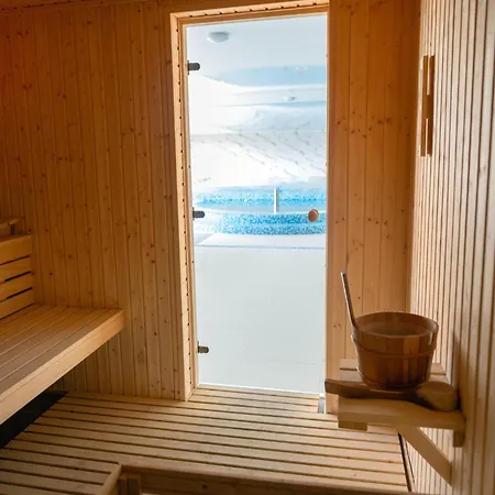 Comfortable Apartment, Indoor Pool And Sauna